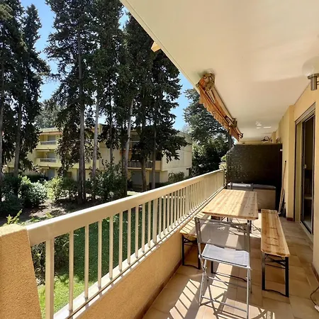 Апартаменты With Pool Near The Sea