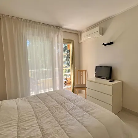 Апартаменты With Pool Near The Sea *