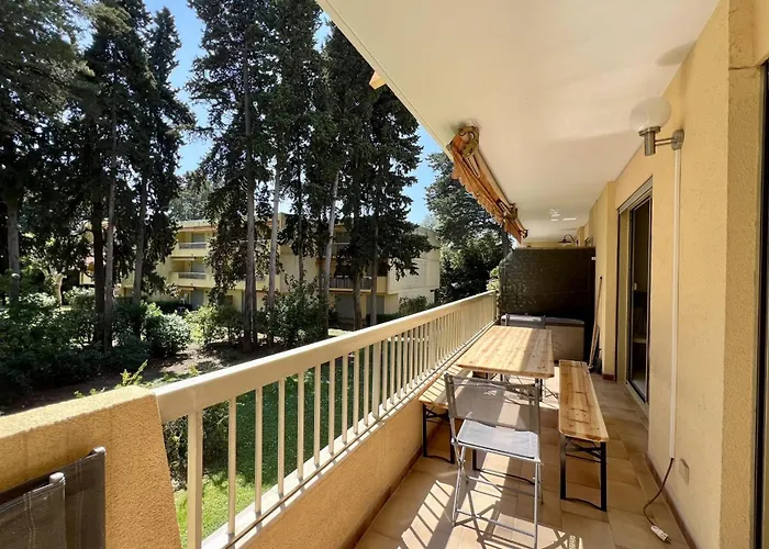 Апартаменты With Pool Near The Sea