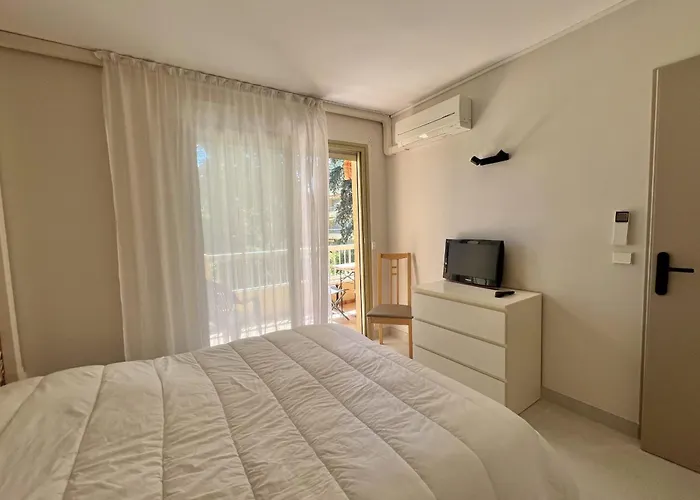 Апартаменты With Pool Near The Sea *