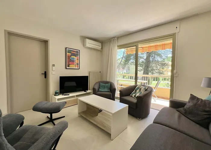 With Pool Near The Sea Апартаменты *