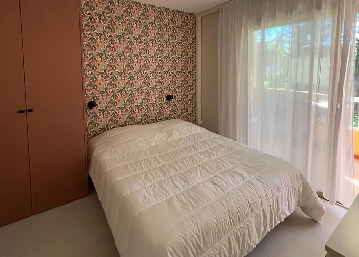 With Pool Near The Sea * Жуан-ле-Пен